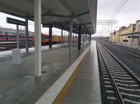 Przedstawiam dwa składy tlk na stacji rzeszów główny. Stacja Rzeszów Główny na półmetku modernizacji | Kurier ...