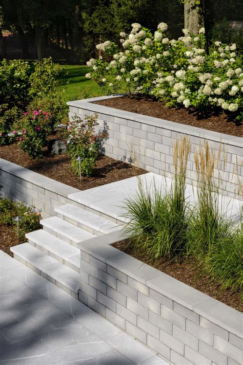 Revamp Your Front Yard With A Modern Retaining Wall