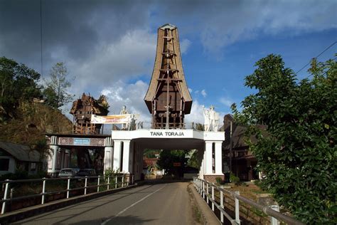 Tana Toraja The Land Of Heavenly Kings Sandal Jepit