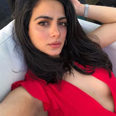 Top Emeraude Toubia Sexy Looks That You Can T Miss