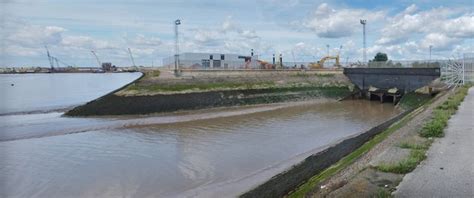 Holderness Drain Kingston Upon Hull © Bernard Sharp Geograph