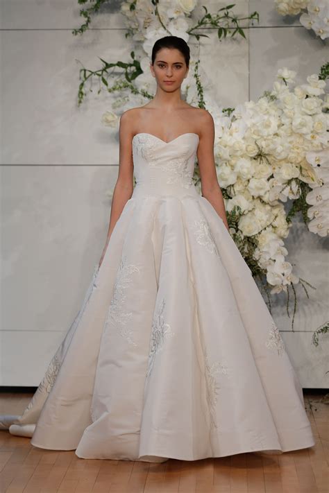 Rosa kathedrale hochzeitskleid vintage 3d flowe applique hochzeitskleid awd1414 kundenspezifisches hochzeitskleid 2020. Brautkleid-Trends 2018: Diese Hochzeitskleider sind ...
