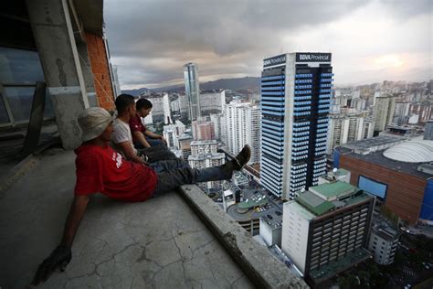 Skyscraper Slum Brings Venezuelas Poor To New Heights Nbc News