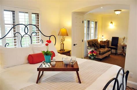 We are a ten minute walk to state st, the funk zone and the beach. The Eagle Inn Hotel Review, Santa Barbara, California | Travel