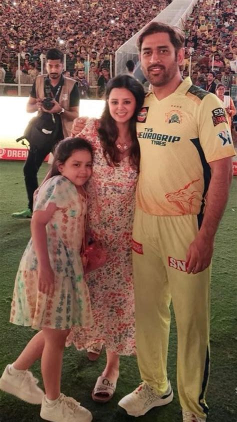 10 Adorable Pictures Of Ms Dhoni With Wife Sakshi Singh