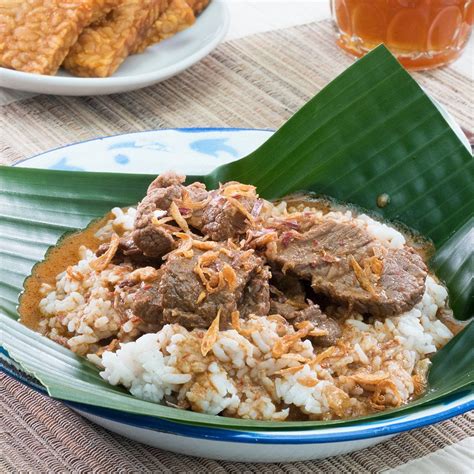 Indonesia memiliki 34 provinsi yang membagi wilayah indonesia. Tastemade Indonesia on Twitter: "Makanan khas daerah siapa nih? Coba sebutin makanan lain khas ...