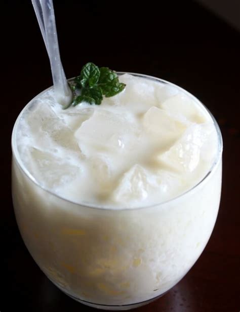 30 ml white rum 30 ml coconut liqueur 30 ml pineapple juice 15 ml blue curacao liqueur shake. Pineapple Coconut Rum Chata Cocktail | Recipe | Rumchata cocktails, Yummy drinks, Coconut drinks