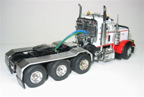 Peterbilt 379 With Nelson Ramp Trailer Diecast Model Review
