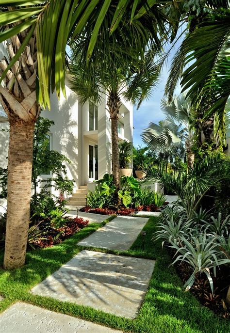 When you think of the tropics you think of rainforests next to rivers or beaches. 25 Tropical Outdoor Design Ideas - Decoration Love ...