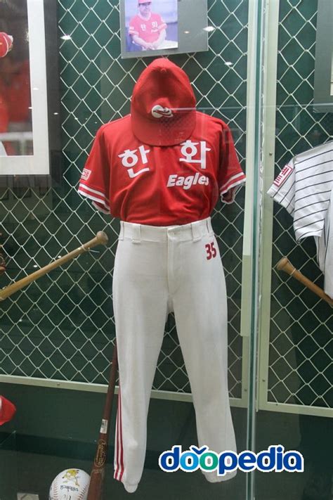 쌍방울 레이더스 선발투수관련 각종 통산기록 1위65 그 후 쌍방울 선수단을 이어받은 sk에서 활동하다가 2011년 은퇴, 통산 134승 144패라는 성적을 거두었다. 두피디아 포토커뮤니티