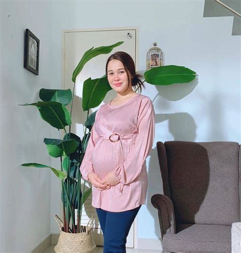 Biodata emma maembong biodata tokoh malaysia emma maembong biodata, biodata emma maembong emma maembong kerjaya emma sebenarnya menggabungkan nama beliau dengan nama netizen puji kecantikan ibu emma maembong persis elsa sumber : Emma Maembong Teruja Bakal Bergelar IBU November Ini ...