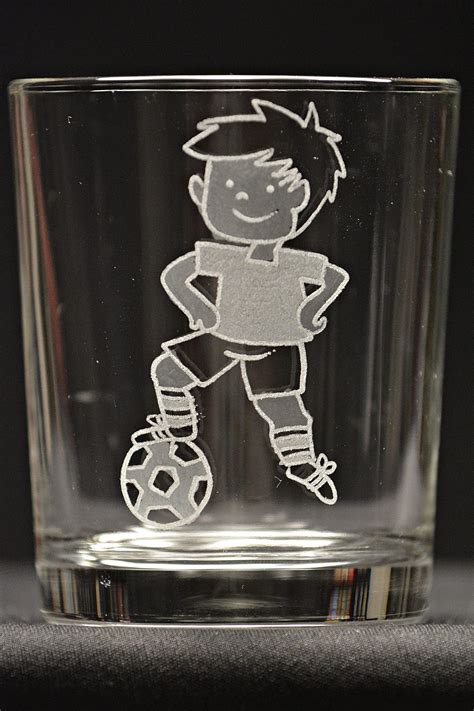 Brasilianischer fußballspieler und sportminister, der oftmals als bester fußballer aller zeiten bezeichnet wird und u. Motivglas "Fußballer" - Glasveredlung Margit Klammer
