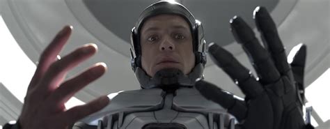 Robocop Movie Review And Film Summary 2014 Roger Ebert