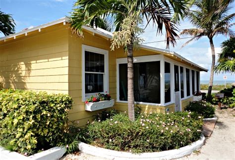 Tween waters inn gets it's name because it is located on a narrow part of captiva island with the gulf of mexico on one side and pine island sound on the other. Tween Waters Inn