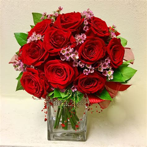 Valentines Day Flowers And T Bouquet Deliveries Dozen Roses