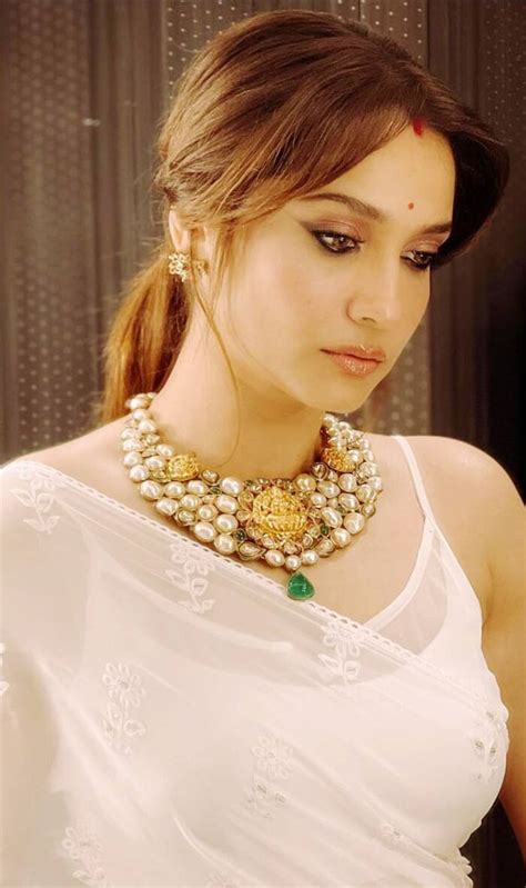 ankita lokhande looks hot in white sexy saree photos