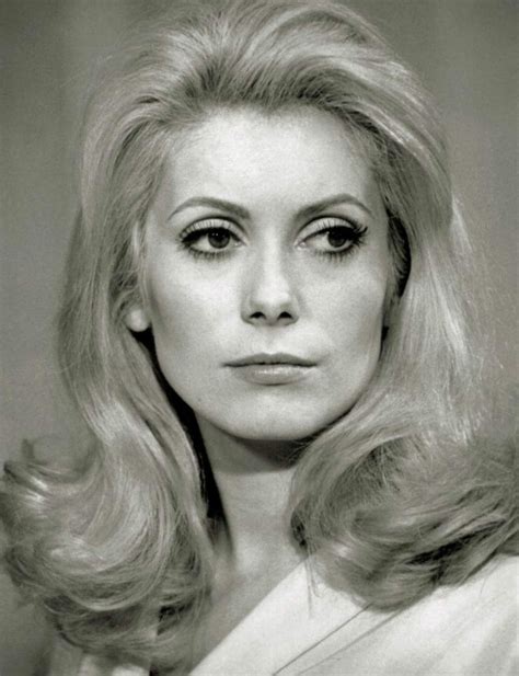 Interview de catherine deneuve, qui vient de tourner dans les parisiennes de marc allegret. Ces stars qui ont pris du poids | Catherine deneuve ...