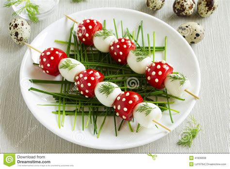 Brochettes Des Oeufs De Caille Photo stock