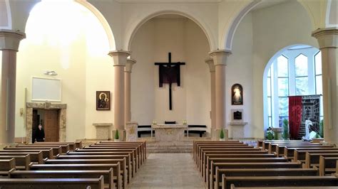 Według katolickiego kalendarza liturgicznego to drugi, oprócz wielkiego piątku, dzień w roku, gdy nie odprawia się mszy świętej. Wielka Sobota - Liturgia Wigilii Paschalnej - YouTube