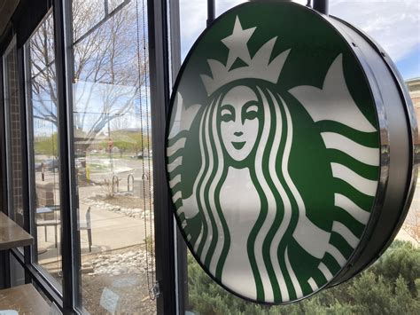 Starbucks baristas helps teen by scribbling note on her cup