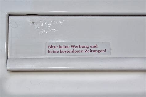 Eine übliche formulierung dafür ist „bitte keine werbung und keine kostenlosen zeitungen einwerfen. der grund dafür ist, dass solche anzeigenblätter streng genommen keine werbung darstellen. Dies und Das: Werbung, nein Danke
