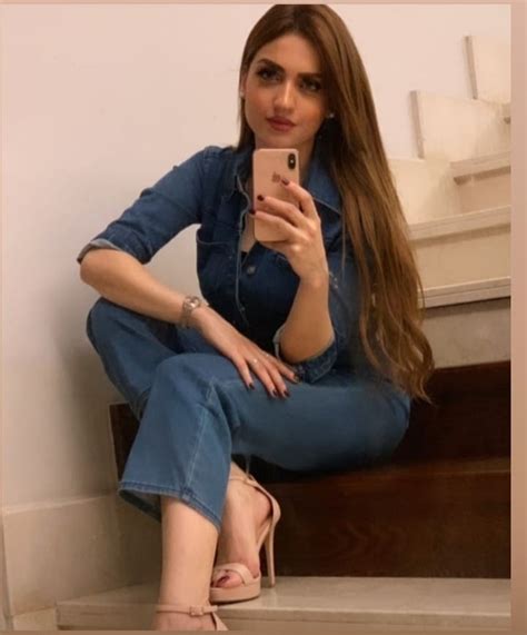Yasmine Ezzs Feet