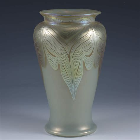 Titus Omega Loetz Art Nouveau Phanomen Pattern Iridescent Glass Vase