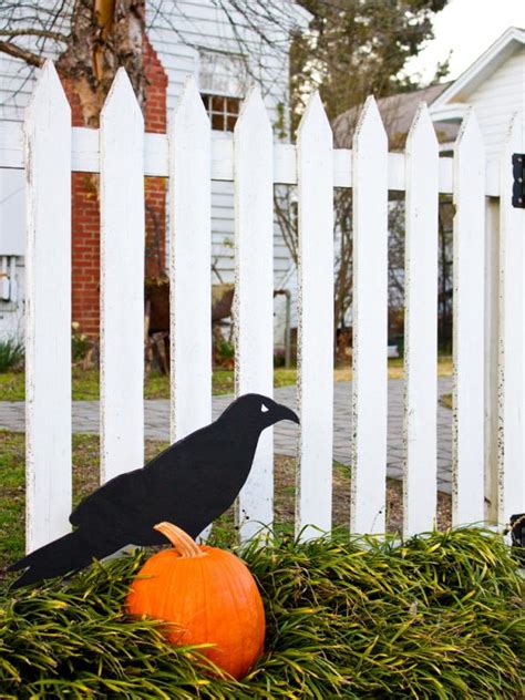 25 Spooky And Stylish Pieces Of Halloween Diy Outdoor Decor