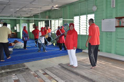 Gotong royong ialah budaya bangsa indonesia yang dilaksanakan oleh seluruh warga. Gotong-royong masjid & surau | Buletin Kampung