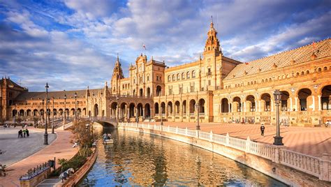Una plataforma que pone en comunicación a la ciudadanía con las diferentes áreas del ayuntamiento para resolver incidencias. Rendimos homenaje a Sevilla por tener uno de los lugares más turísticos del mundo