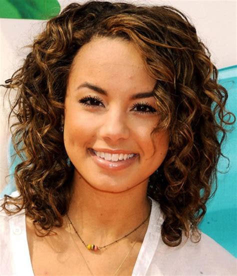 Medium curly hairstyles for women #curlsarein