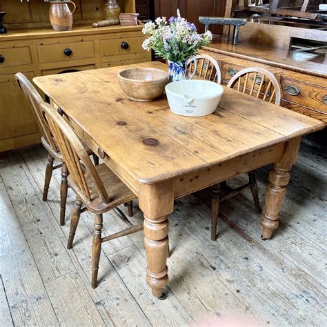 Chunky Victorian Pine Farmhouse Dining Table - Antiques Atlas