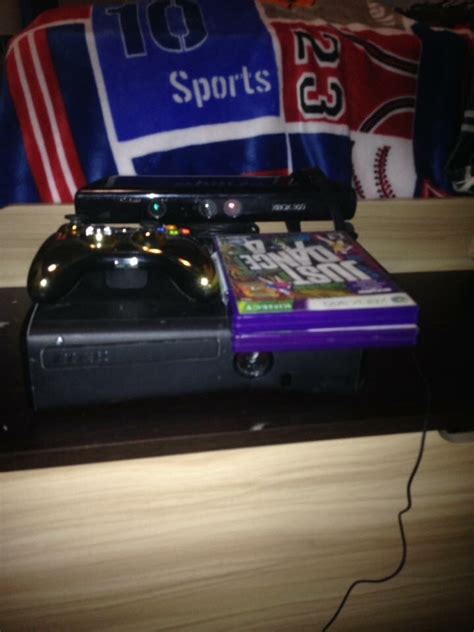 Disponible en cantidades limitadas, incluye kinect, un control conmemorativo y un logro exclusivo. Xbox 360 4gb Con Kinect - U$S 2,600.00 en Mercado Libre