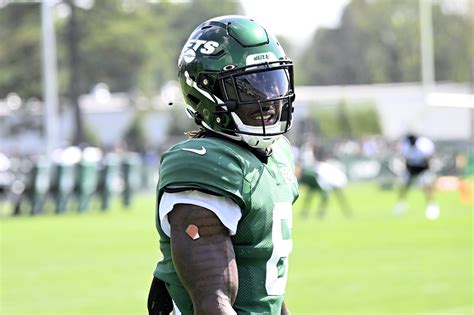 Jets' Jordan Whitehead emerging as vocal leader width=
