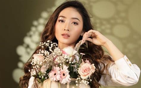 Biodata natasha wilona informasi profil terkini paling terupdate. Natasha Wilona Cantik Pamer Pose Kalem, Wajah Glowing ...