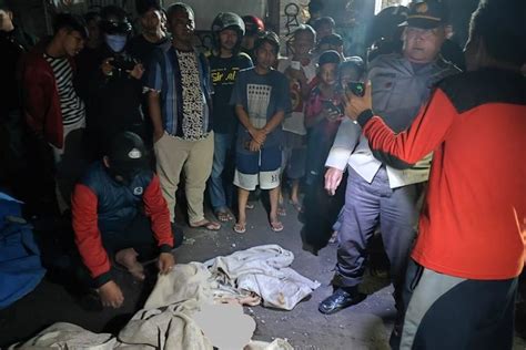 Foto Mayat Perempuan Penuh Luka Ditemukan Di Pinggir Jalan Raya Jakarta Bogor