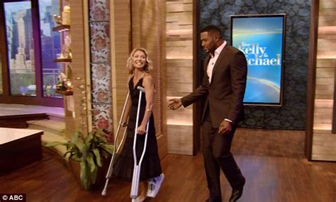 Kelly Ripa Reveals She Broke Her Foot At Dance Class Daily Mail Online
