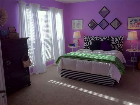 Purple bedroom designs often revolve around wall colors. 15 Luxurious Bedroom Designs with Purple Color
