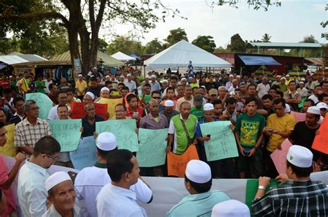 Di padang, tradisi serak gulo ini sudah digelar sejak 200 tahun lalu lho, apa sih istimewanya? barajiwa: Demo Harga Getah