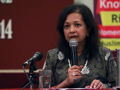 He said he has with him letters signed by the four parties of the pakatan harapan coalition supporting him as the prime minister. mountdweller88: Pada aku tindakan ini tak salah tapi ...