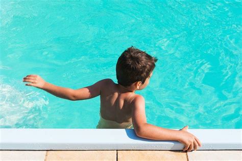 berenang untuk asma manfaat risiko dan tips aman berenang