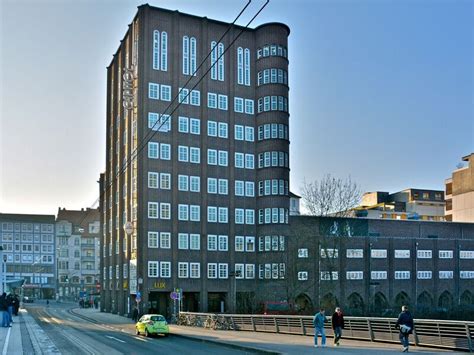 Over the time it has been ranked as high as 1 383 599 in the world, while most of its traffic comes from germany, where it reached as high as 71. Von den Capitol-Lichtspielen zum Club des Jahres | Zehn ...