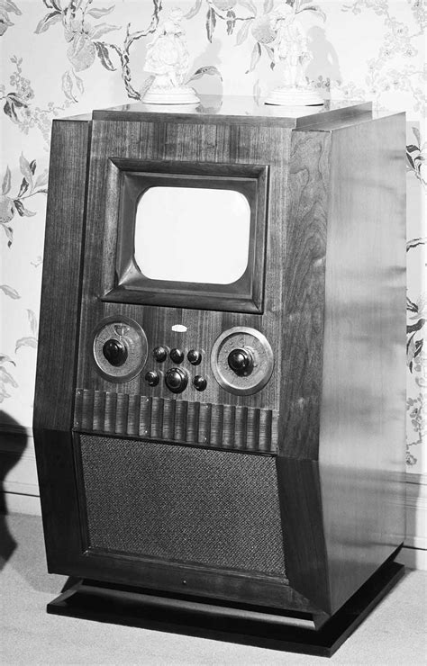 Vintage Photos Show Old Tv Sets From The 1940s Through 1960s