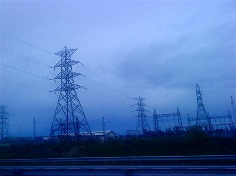 Anyhow, i love taking pics of tiang elektriks. Miri-Brunei || meck's blog