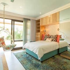 In this bedroom by romanek design studio, the little corner got a brand new second life thanks to a simple bench, cushions, and wall art. Bedroom design ideas, inspiration & pictures l homify