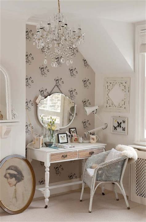 Shabby chic style, also sometimes known as farmhouse or cottage style and very similar to french country, is a very forgiving, warm, and friendly. Shabby Chic 101 - The New Modern Look - L' Essenziale
