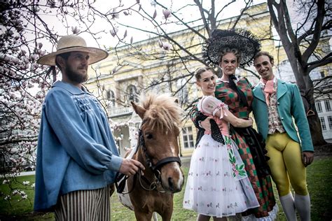 Podívejte se, jak to uvnitř vypadá. Diskuse: Oproti idyle romantismu je dnešní svět nezajímavý. Národní divadlo uvádí balet Marná ...