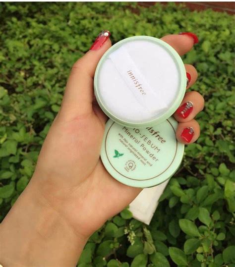 You can also use this powder as the finishing powder for your eye makeup to reduce some oiliness on your eyelids. Review phấn phủ kiềm dầu Innisfree No-Sebum Mineral Powder ...