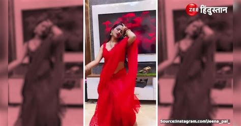 Desi Bhabhi Dance On Helen Song Piya Tu Ab To Aaja Video Goes Viral Desi Bhabhi Dance लाल