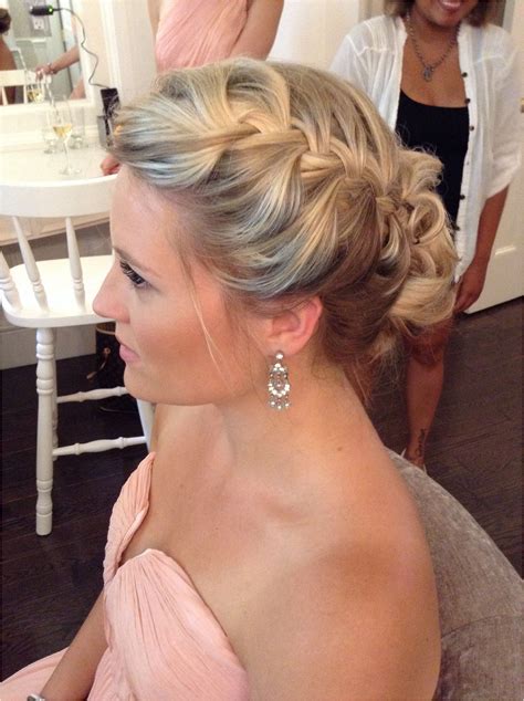 Https://wstravely.com/hairstyle/bridesmaid Hairstyle For Shoulder Length Hair